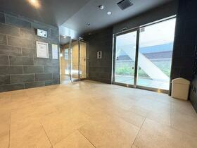 16/16 エントランス