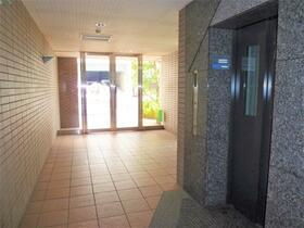 13/14 エントランス