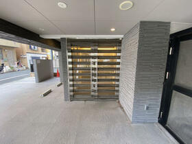 16/16 エントランス