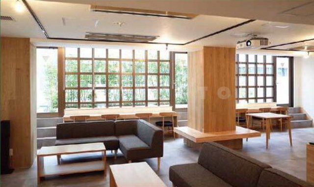 22/30 エントランス