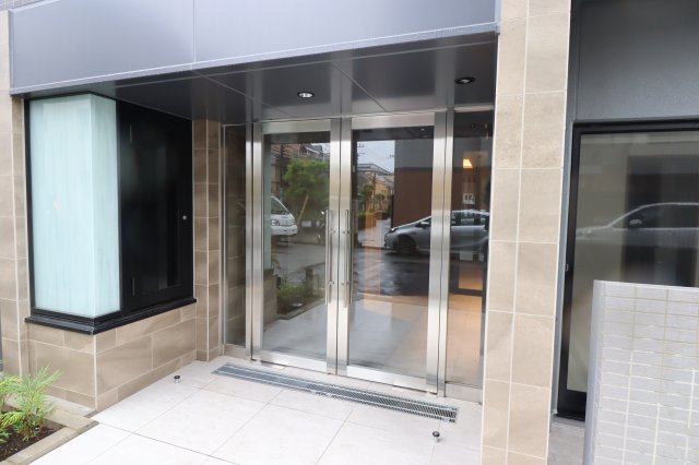 14/14 エントランス