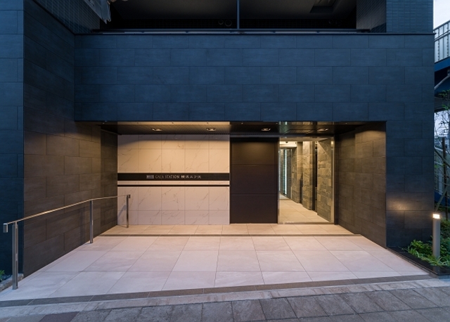 24/28 エントランス