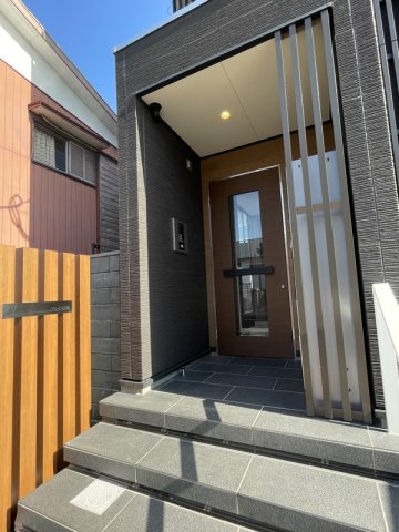 18/27 エントランス