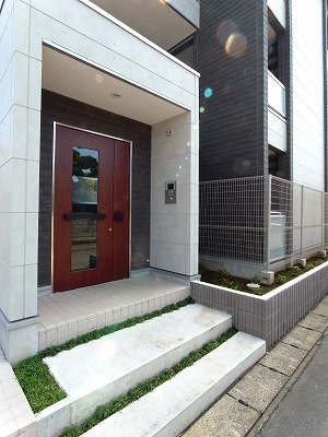 18/26 エントランス