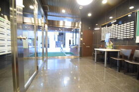 16/16 エントランス