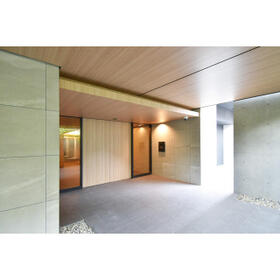 5/5 エントランス