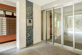 16/16 エントランス