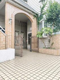 16/16 エントランス