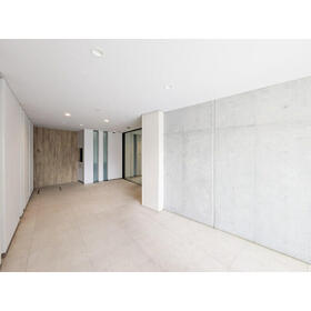 5/5 エントランス