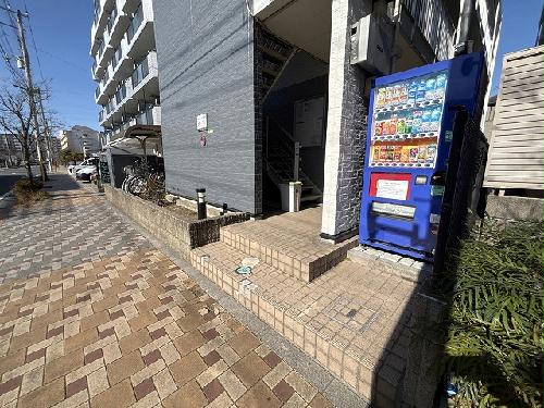 13/13 エントランス