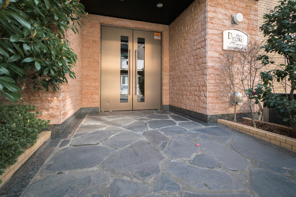 5/5 エントランス