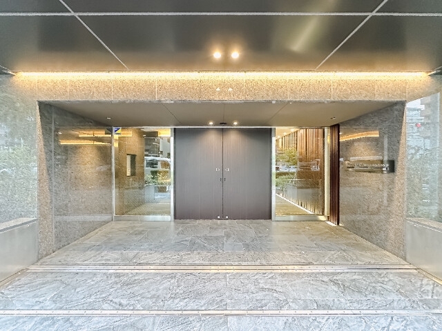 22/23 エントランス