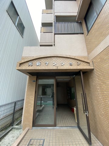 25/27 エントランス