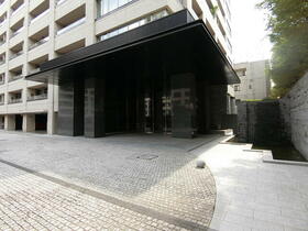 16/16 エントランス