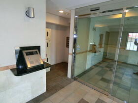 16/16 エントランス