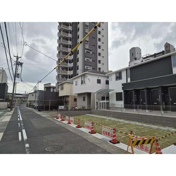 13/13 駐車場