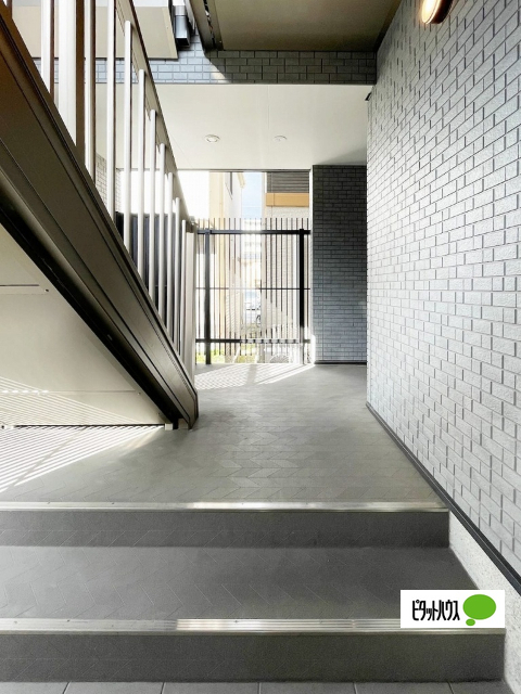 19/20 エントランス