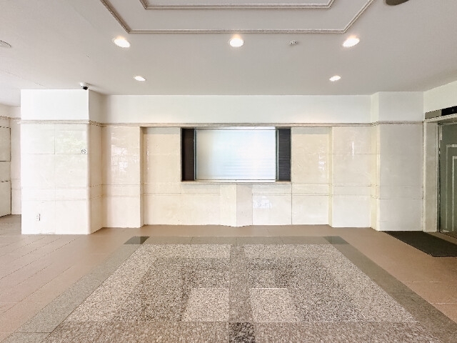 5/5 エントランス