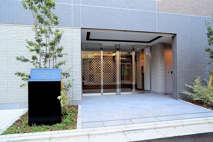 18/24 エントランス