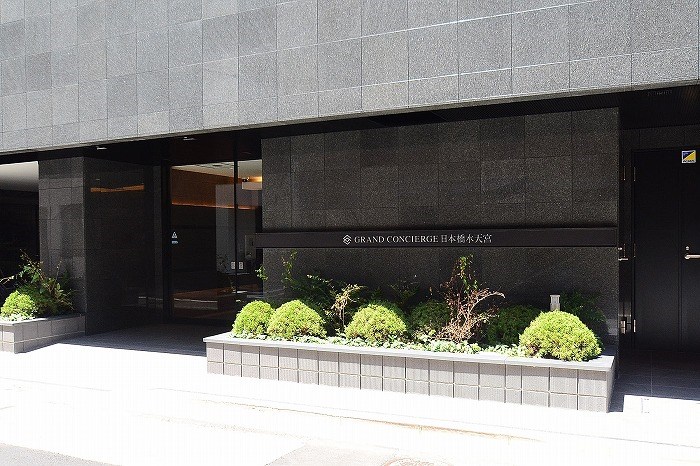 18/23 エントランス