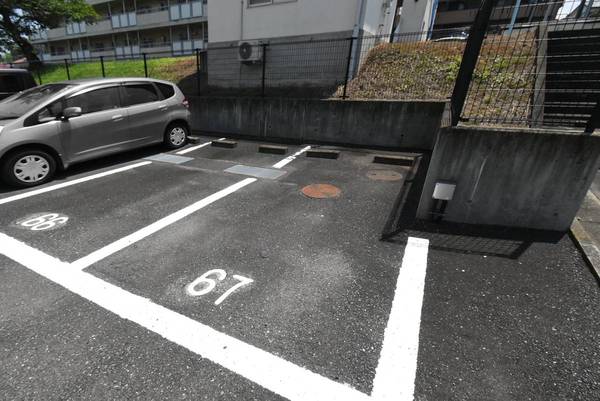 16/16 駐車場