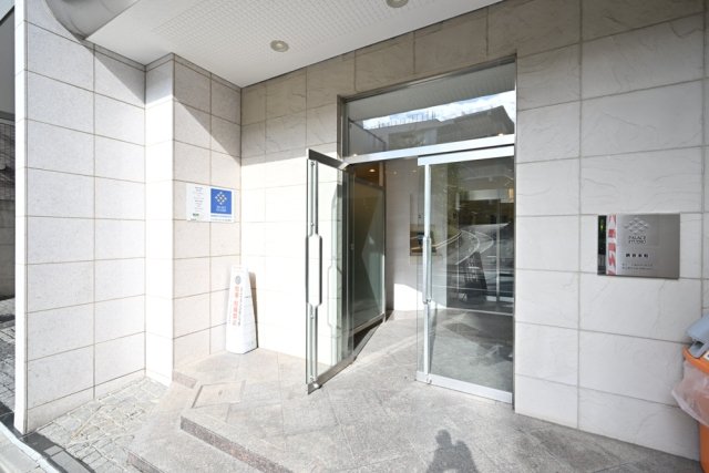 21/30 エントランス