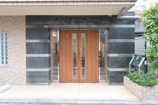 18/19 エントランス