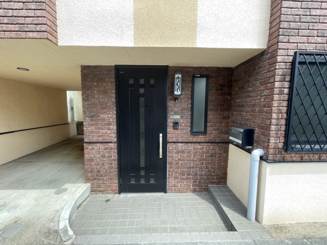 22/23 エントランス