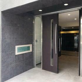 16/16 エントランス