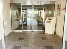 16/16 エントランス