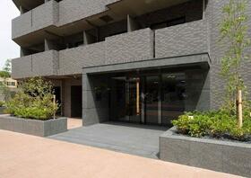 16/16 エントランス