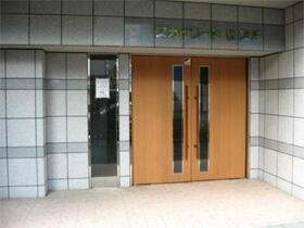 16/16 エントランス