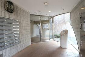 16/16 エントランス