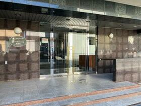 16/16 エントランス