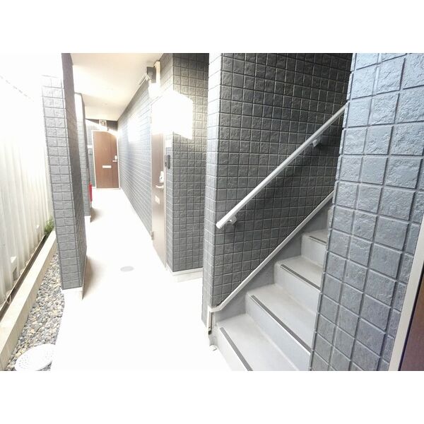 16/16 エントランス