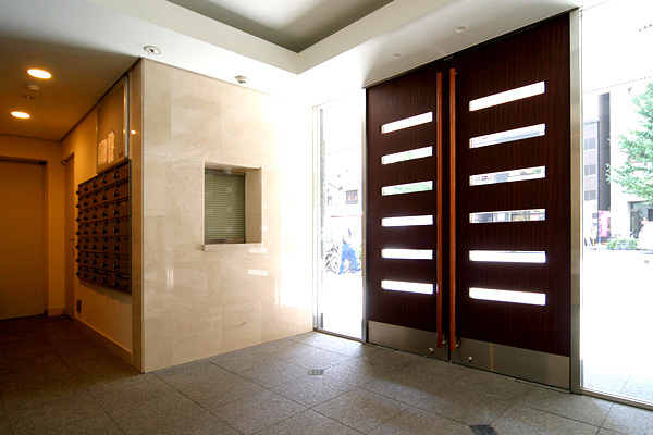 13/19 エントランス