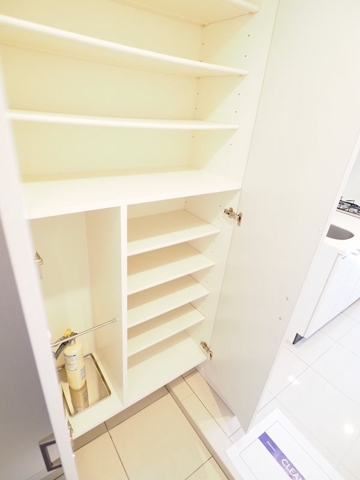 21/30 エントランス