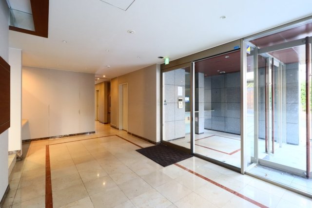 20/28 エントランス