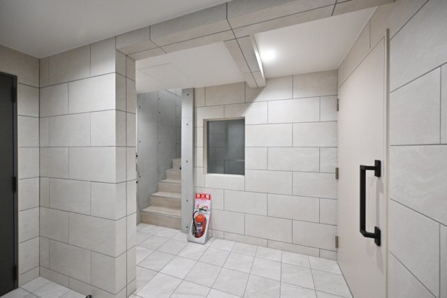 25/26 エントランス