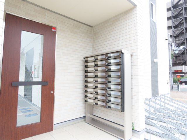 16/19 エントランス