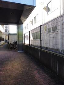 16/16 エントランス