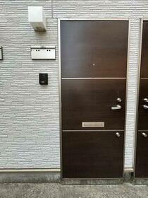 16/16 エントランス