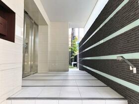 16/16 エントランス