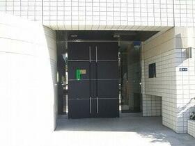 16/16 エントランス