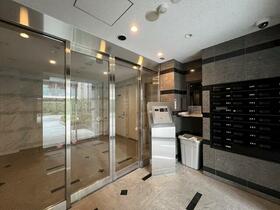 16/16 エントランス