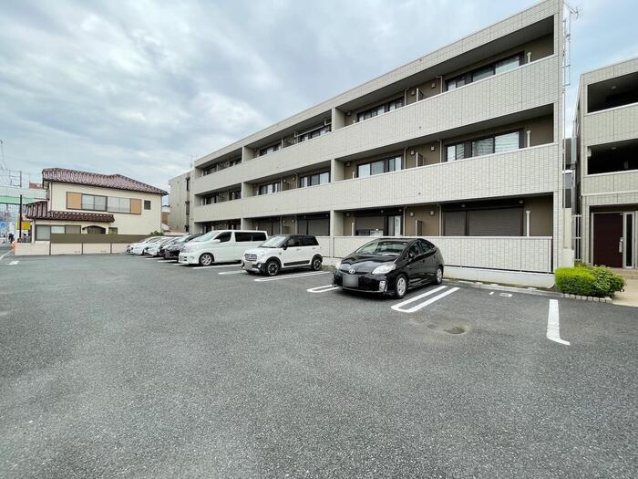 17/17 駐車場