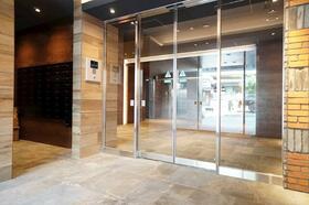 16/16 エントランス