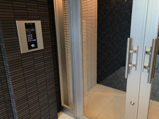 22/30 エントランス