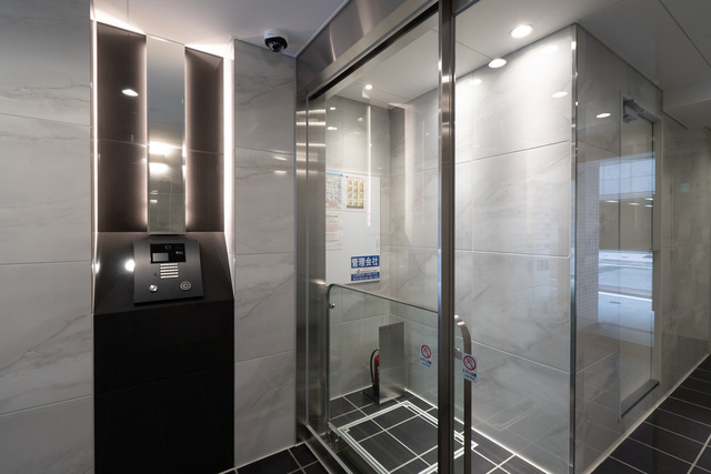 27/27 エントランス