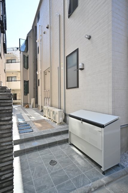 21/22 エントランス